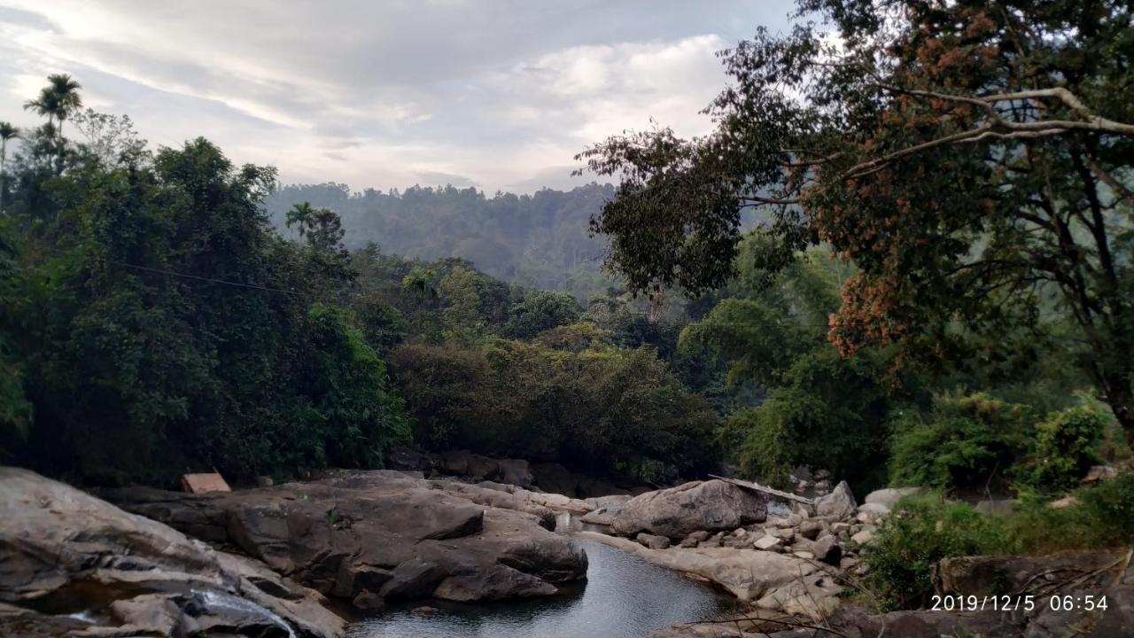 Fab Valley Homestay 蒙纳 外观 照片